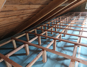 Zateplení stropu a zhotovení podlahy půdy